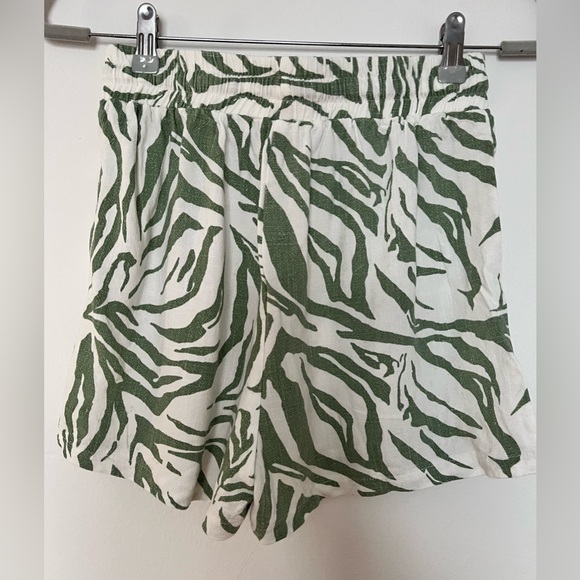 4th & Reckless beach oversized shirt and short in sage zebra - Picture 8 of 9